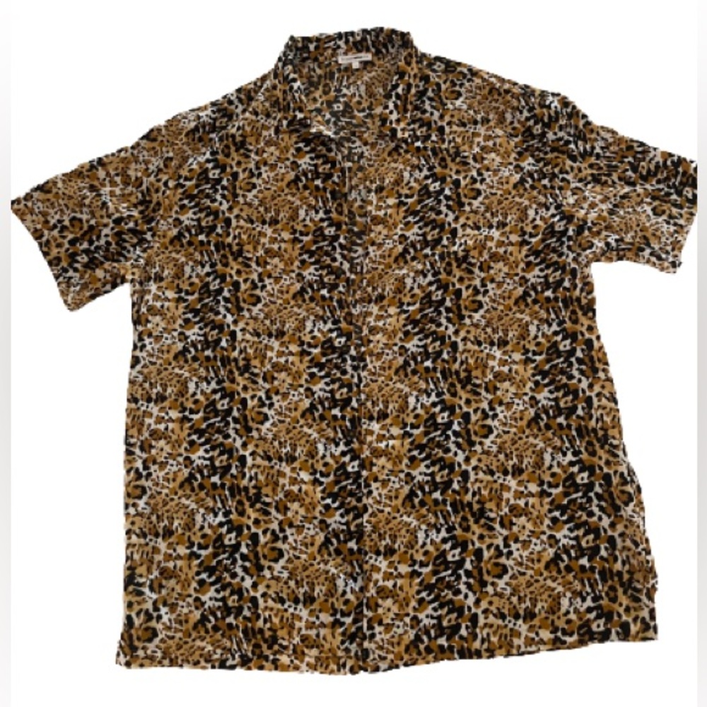 Fashion Nova Men Leopard Short sleeve shirt. Vacation shirt. Size L